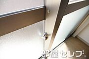 スリガラス下部。
