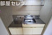 段落ちキッチン。他号室の写真です。