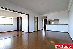 Hill Palace IKAI 7階2LDKのリビング/ダイニング