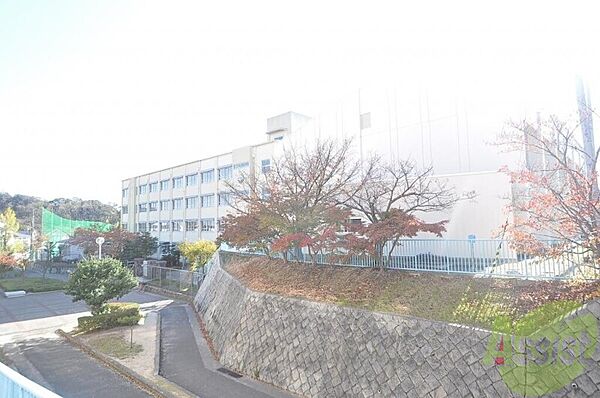 画像29:神戸市立高倉中学校 1170m