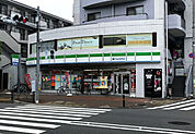 ファミリーマート東大通り店 134m
