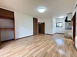 ガーデン・アイリス 12 1階2LDKのリビング/ダイニング