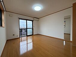 ラフォンテ・レパードIII 201 2階ワンルームのリビング/ダイニング