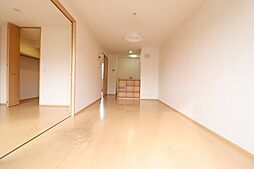 アースウィン　A 2階1LDKのリビング/ダイニング