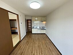 パルク・エクセラン 208 2階2DKのリビング/ダイニング