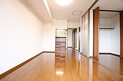 ヴァン・ソフィア 201 2階1LDKのリビング/ダイニング