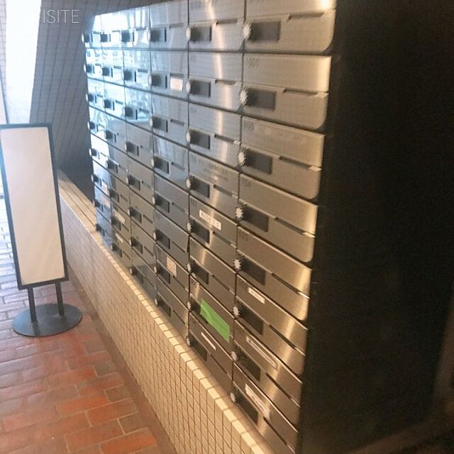 17 / 19