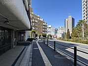 前面道路。薬研坂