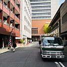ビル前面道路