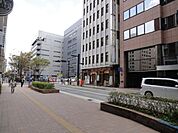 ビル前面道路