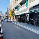 ビル前面道路
