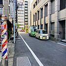 ビル前面道路