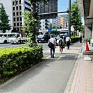 ビル前面道路