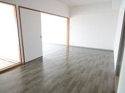 ロイヤルハイツ下田弐番館 504 5階3LDKのリビング/ダイニング