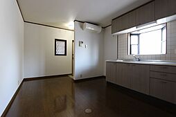 カーメラ冨田 201 2階2LDKのリビング/ダイニング