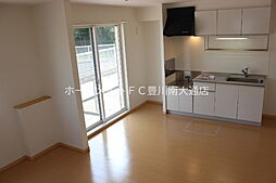 リアルストーン 1階1LDKのリビング/ダイニング