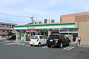ファミリーマート豊川四ツ谷町店 388m