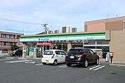 ファミリーマート豊川四ツ谷町店 87m