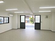 天井高2.3m、間口2.1m