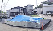 道路と程よい高低差でプライバシーも確保