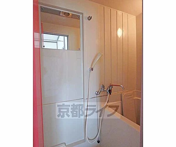 画像17:お風呂に鏡があります。