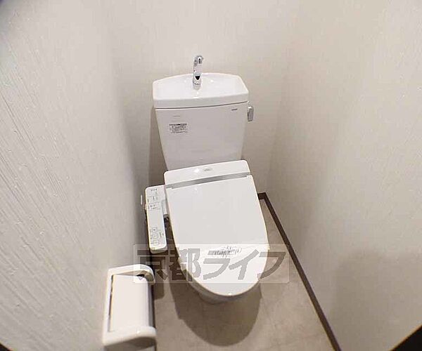 画像6:ウォシュレット機能付きのトイレです。