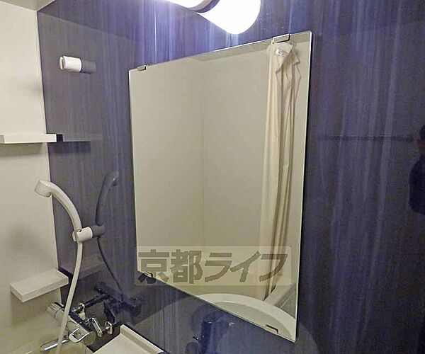 画像22:お風呂に鏡があります。