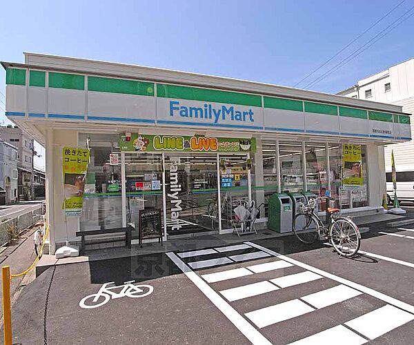 画像20:ファミリーマート京都今出川針屋町店まで40m 敷地内ガレージ付でお車でのご利用も楽々。