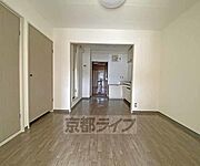 最上階の1ＤＫのお部屋です。大型バイクまで駐輪可能な物件です。