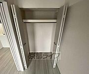 洋服や日用品などが収納できます。