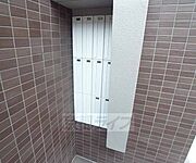 大通り沿いで夜道も安心です。