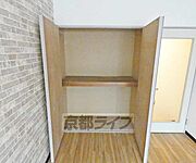 奥行きのある収納です