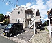可愛らしい2階建てハイツです。