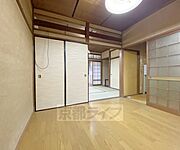 4．5帖洋室から和室方向です。