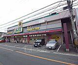 ダックス さがの店まで333m 丸太町山越北すぐです。近くにスーパー、酒屋もございます。