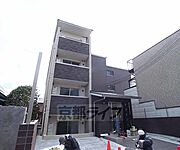 茶色とグレーの外観がおしゃれ