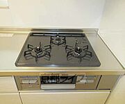 グリル付きの3口コンロ・