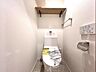 トイレ：トイレ新規交換しております。快適性・衛生性向上など多くの利点のあるウォシュレット便座付き。節水型トイレなので環境にやさしく経済的です。