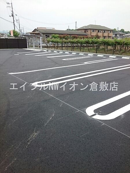 画像12:駐車場