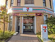 セブンイレブン世田谷新代田駅前店 徒歩4分。 310m