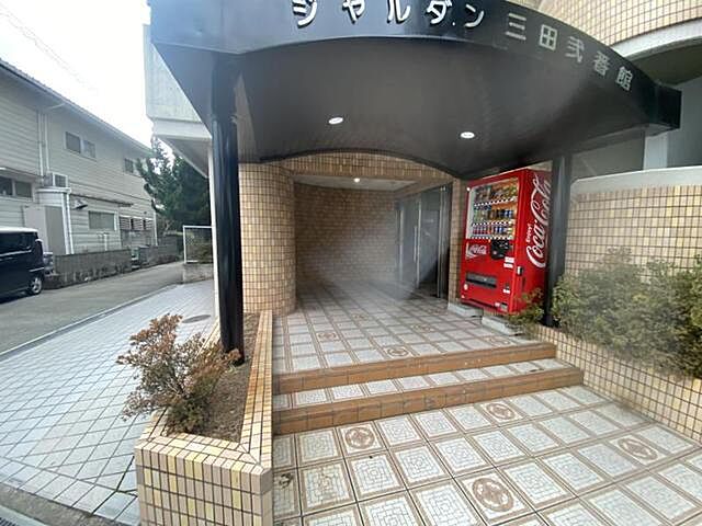 3 / 22