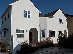 物件画像 ヨーロピアンテイストな建物。敷地79坪、建物50坪。築4年。