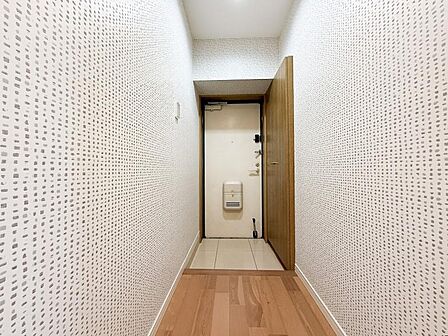 収納力に優れたシューズクローゼットもある清潔感があふれる玄関です
