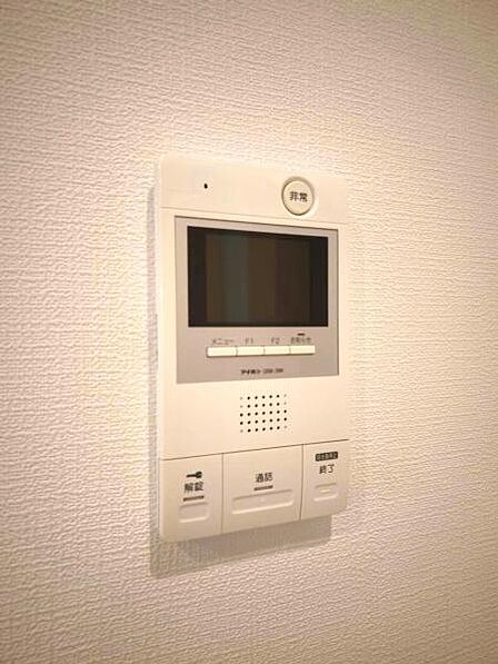 モニター付きのインターフォンですので予定外の来客も顔が見え、安心して対応できますね!