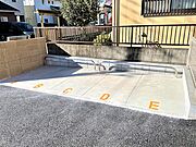 便利なバイク置き場です。