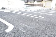 1台ごとがゆったり駐車できます。