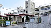 加須市立礼羽小学校（332m）