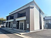 1軒様毎の玄関の作りとなっているので、プライベートが保守できます。