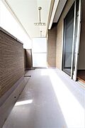 広々としたバルコニーは洗濯物も良く乾きそうです。