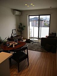 クオリスタ新横江 201 2階2LDKのリビング/ダイニング